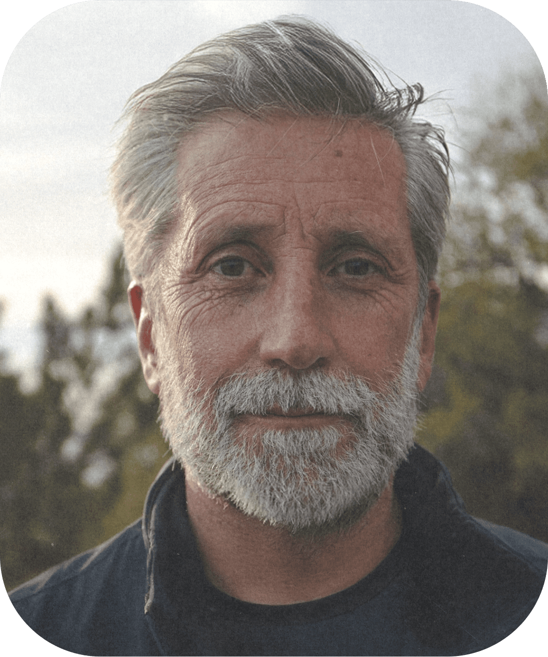 Image of a smiling Canadian sharing the benefits of Pharmacare.