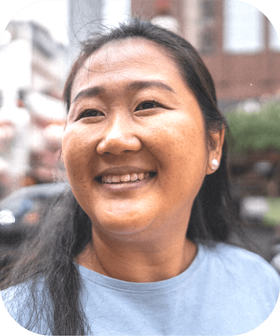 Image of a smiling Canadian sharing the benefits of Pharmacare.